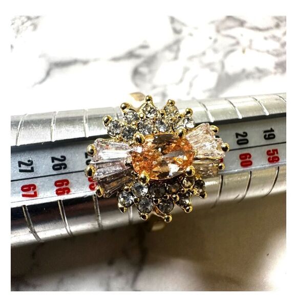 Gold tone rhinestone ring - Picture 8 of 8
